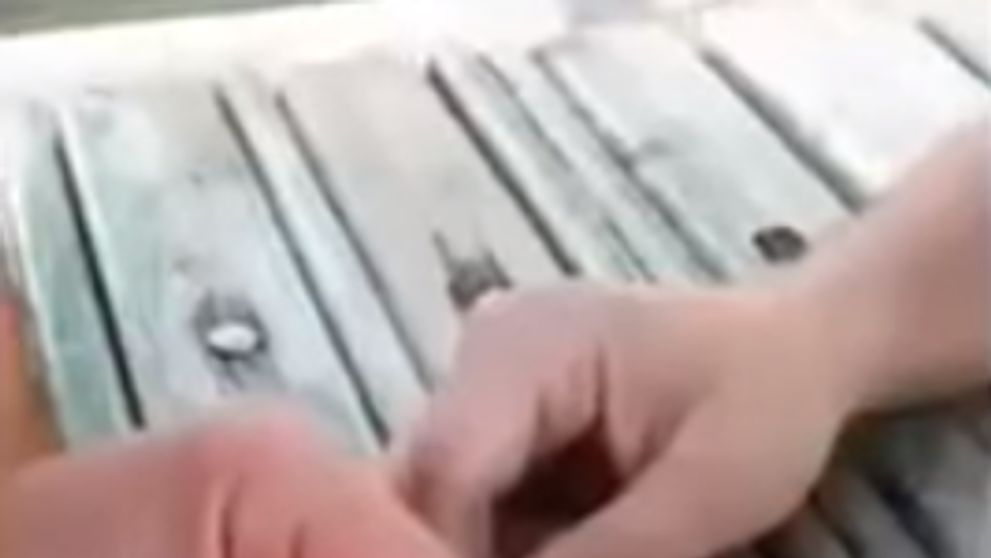 Ai un inel blocat pe deget? Un video devenit viral pe internet arata cum poate fi rezolvata problema
