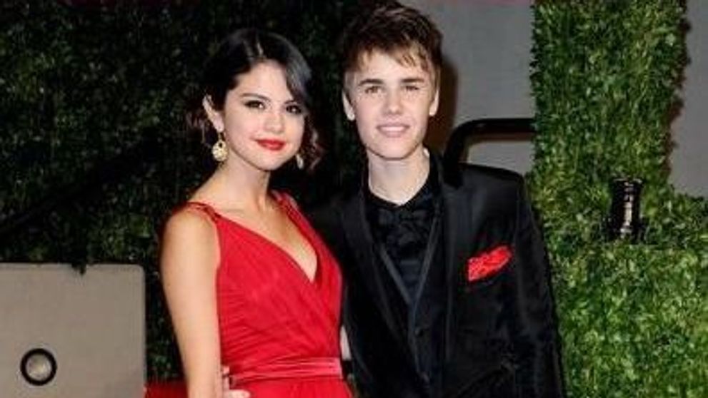 Selena Gomez si Justin Bieber - asortati in noaptea Oscarurilor in tinute Dolce&Gabbana - FOTO