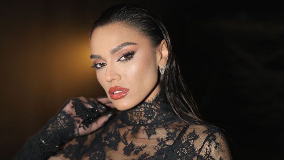 Karmen Minune a apărut în rochie de mireasă, la trei luni de la separarea de Bogdan Căplescu. Fiica lui Adrian Minune i-a uimit pe toți cu ipostaza în care a apărut: „Mă mărit?”