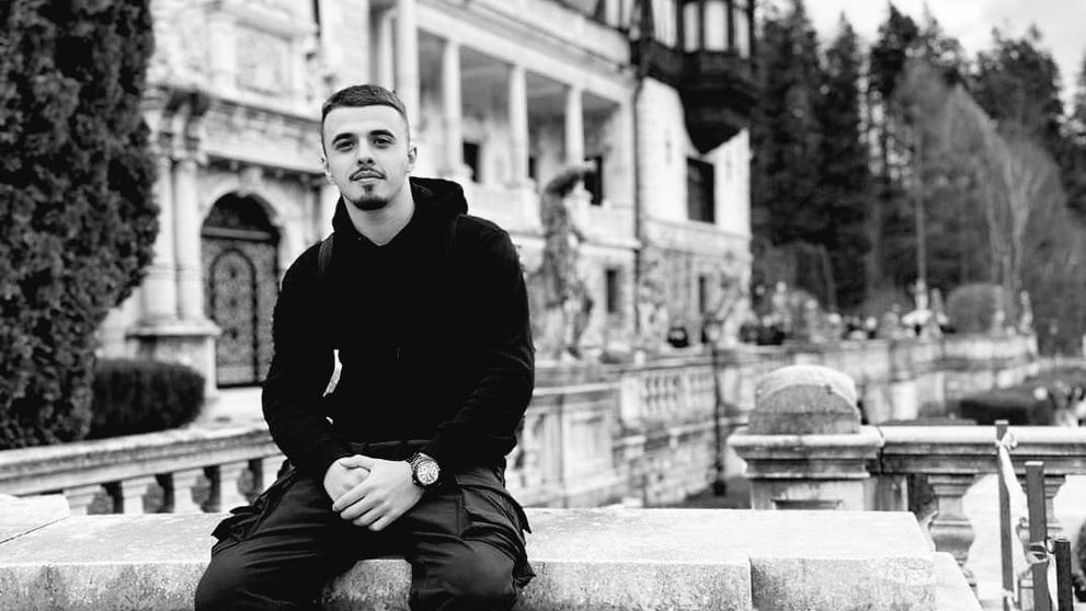 Bogdan Drăgulin, un polițist în vârstă de 22 de ani, a murit într-un cumplit accident după ce mașina lui s-a izbit de o cisternă. Mesajul sfâșietor al iubitei: „O să te iubesc o viață și încă o zi...”