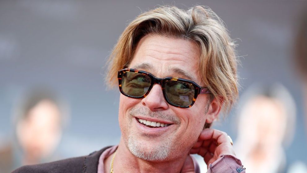 De ce s-a îmbrăcat Brad Pitt în fustă la lansarea celui mai nou film în care joacă