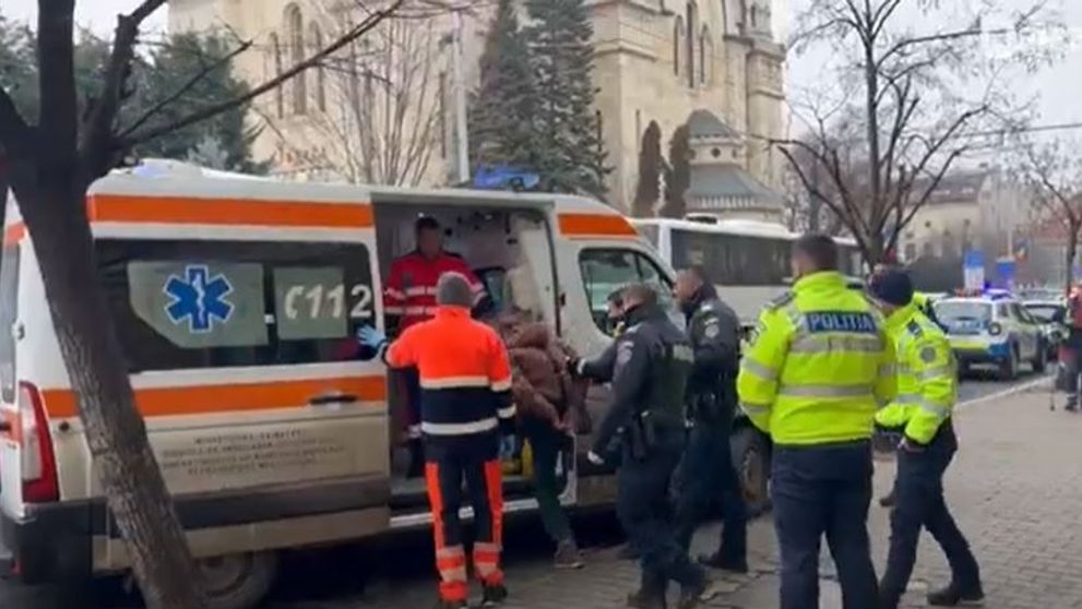 O româncă de 39 de ani a furat mașina unui curier, amenințându-l cu cuțitul. Cinci echipaje de poliție au urmărit-o ca în filme prin centrul Clujului