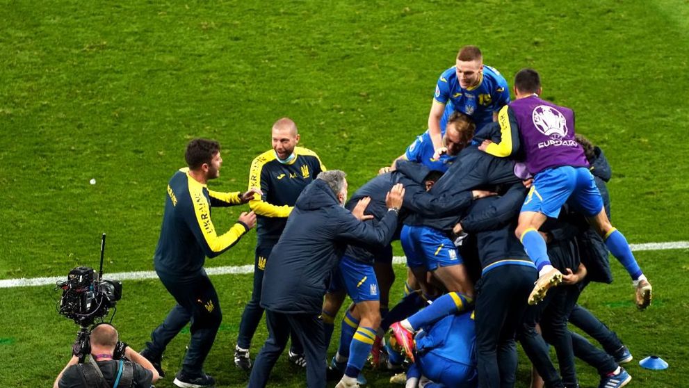 Cum au sărbătorit fotbaliștii ucraineni victoria în meciul cu Suedia. Imaginile de la vestiare au apărut pe internet