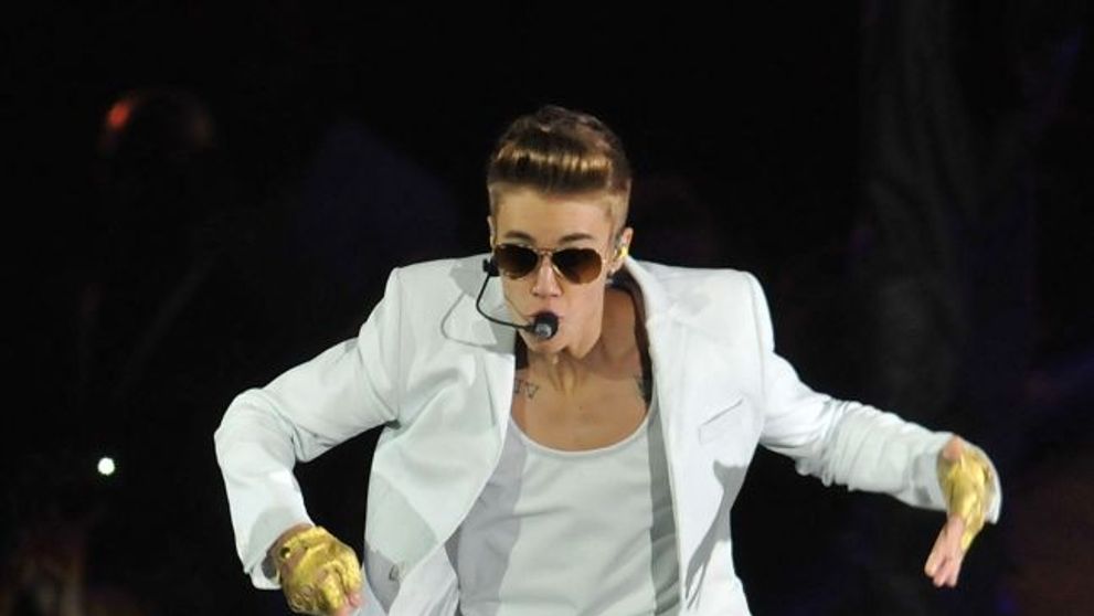 Huiduieli la ultimul concert Justin Bieber. Cantaretul si-a facut aparitia pe scena cu doua ore intarziere