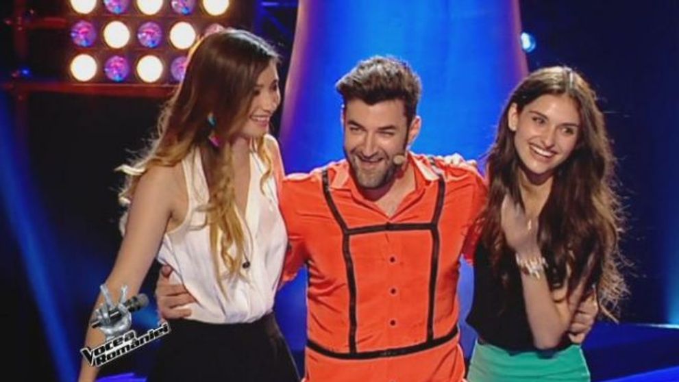 Smiley, cucerit de doua surori la 