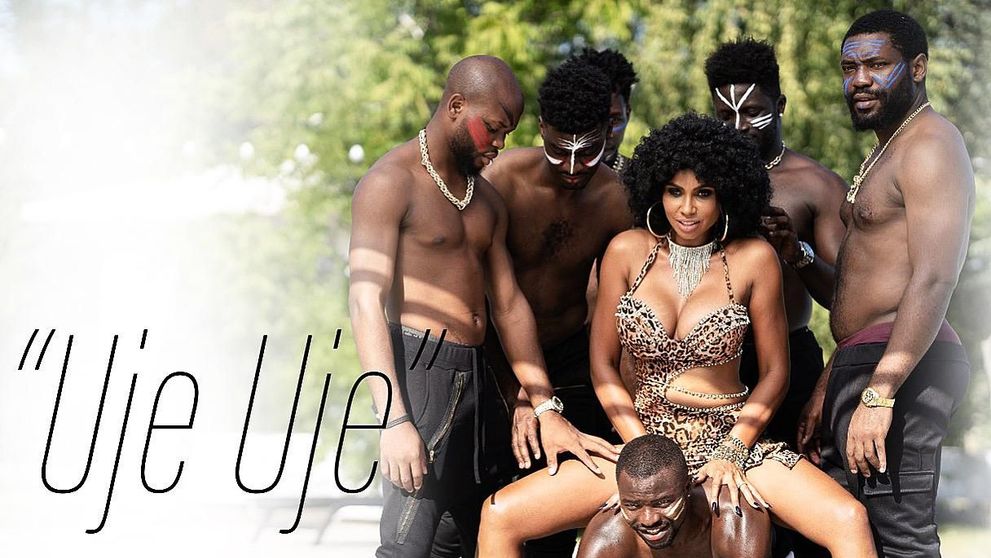 Imagini incendiare cu Laurette în noul ei videoclip: „Uje, Uje”