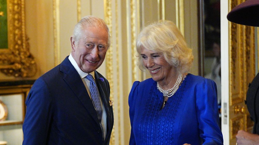 Cum a ajuns regele Charles al III-lea mai bogat decât regina Elisabeta a II-a. Strategia financiară secretă a monarhului britanic