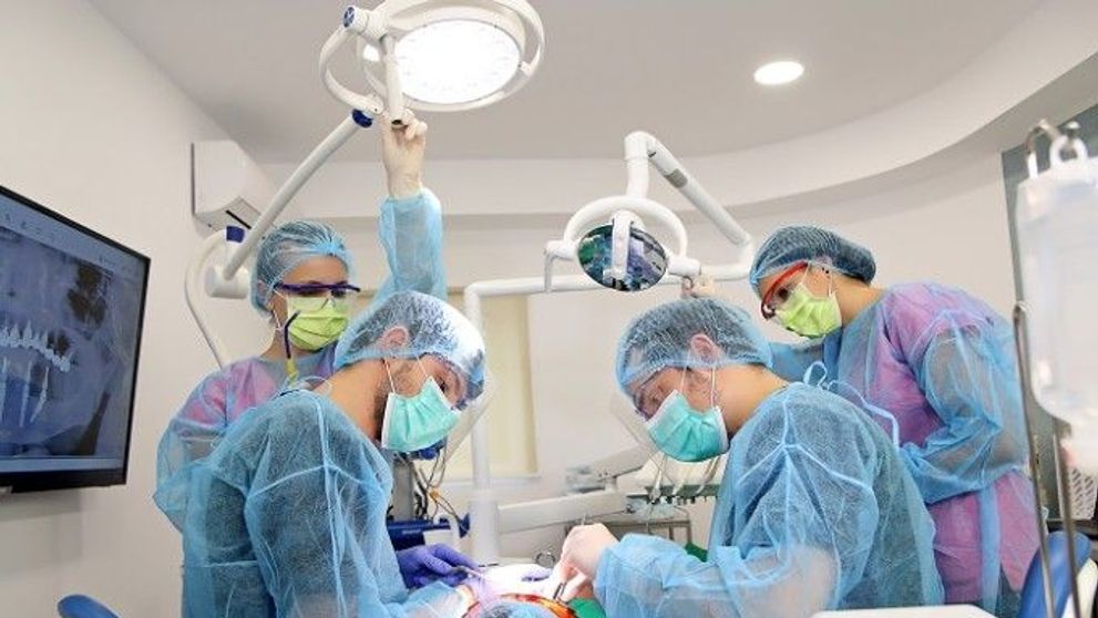Sănătatea dentară, tot mai importantă pentru români. Materiale și tehnologii de ultimă generație folosite de stomatologi