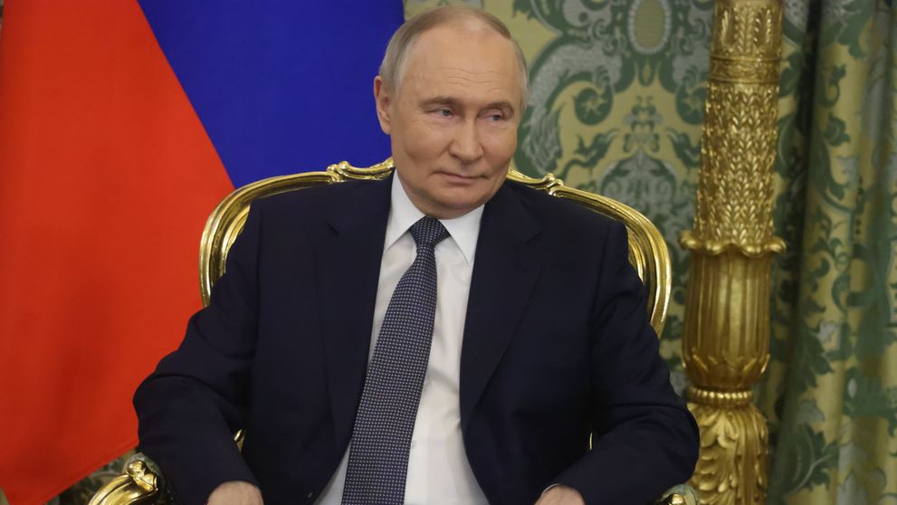 Kremlinul tace, zvonurile despre problemele de sănătate ale lui Vladimir Putin se amplifică: Parkinson, cancer și crize cardiace. Zelenski spune și el că liderul rus va muri curând