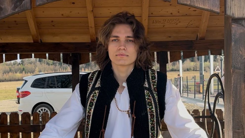 Viața la sat pe TikTok: Denis Mihalescu, tânărul ce aduce tradiția și farmecul rural în era digitală, ca un Harap Alb modern