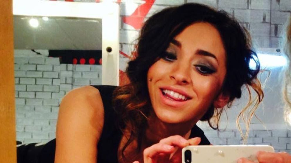 Ruby isi promoveaza noua melodie asa cum le place barbatilor sa o vada: intr-un body mulat si transparent, care nu lasa nimic imaginatiei