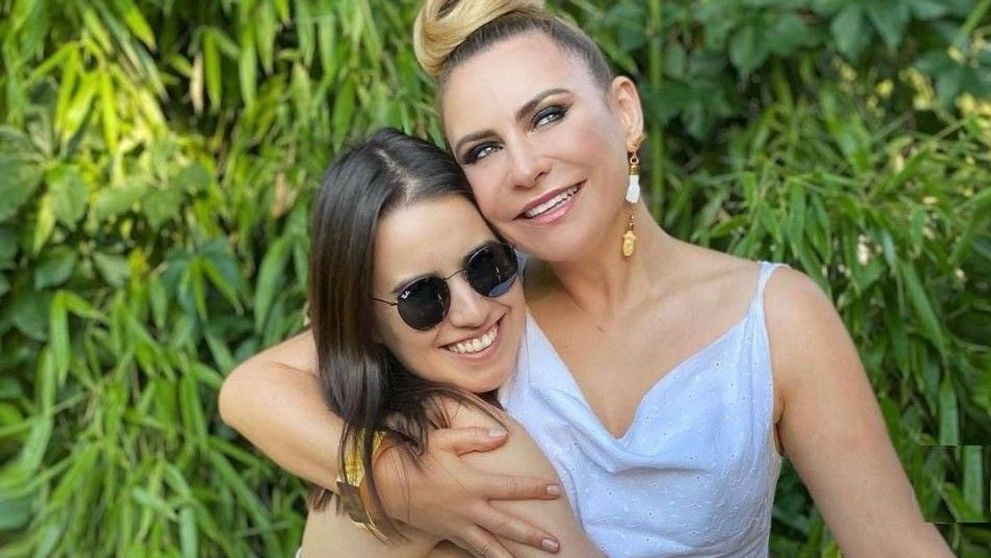 Adina Buzatu și fiica ei, Sara, mesaj pentru fanii lor din online: „Vă iubim”