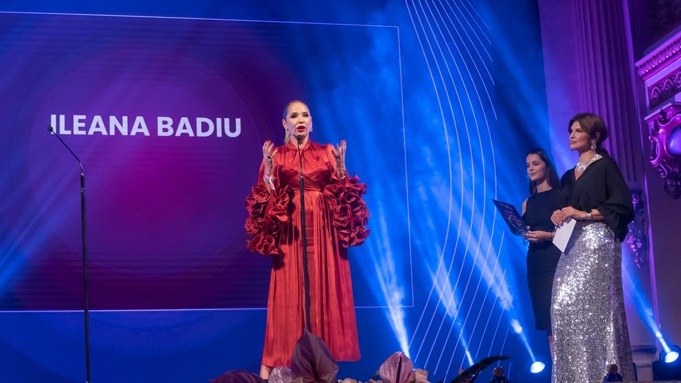 În cadrul Galei Digital Divas Awards, Ileana Badiu, câștigătoarea premiului de excelență Women’s Advocacy Award, anunță lansarea platformei unice în România: suntlamenopauză.ro