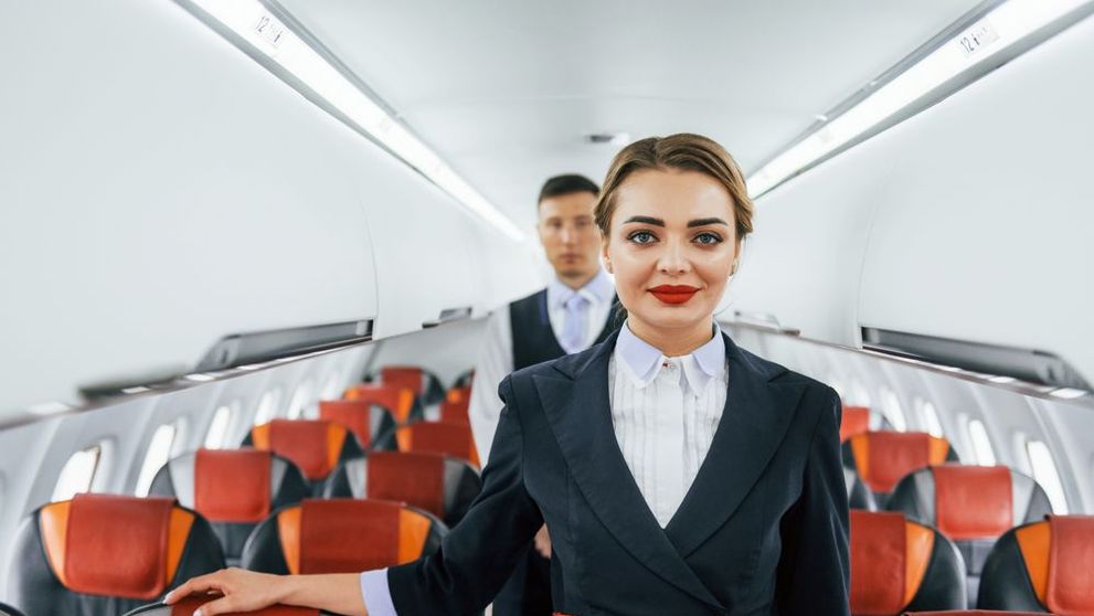 Avertismentul unui însoțitor de bord pentru cei care vor să se culce în avion