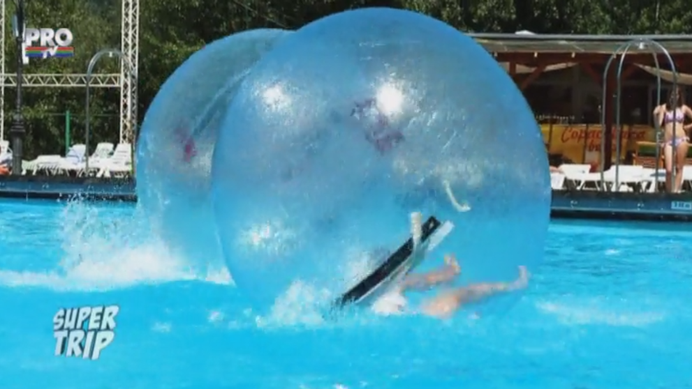 O bila de plastic, o piscina mare si multa ambitie. Cum s-au descurcat concurentii la provocarea lui Andi Vasluianu