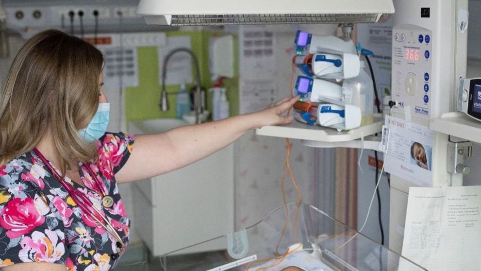 Ce rol are medicul neonatolog la nașterea copilului. Tot ce trebuie să știi despre îngrijirea nou-născutului