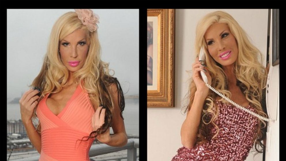 Ce observi ciudat la aceasta femeie...in afara de faptul ca este o copie nereusita a papusii Barbie?