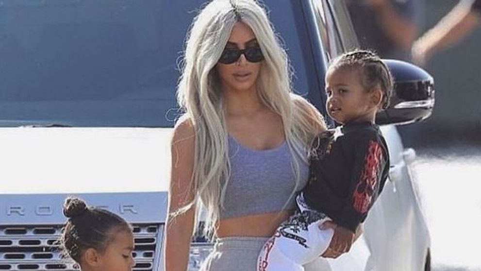 Kim Kardashian, acuzata ca este o mama iresponsabila