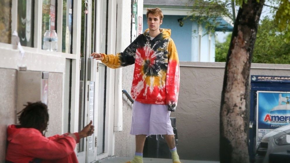 Justin Bieber, darnic cu un cerșetor din Miami. Ce reacție a avut bărbatul după ce a primit 40 de dolari