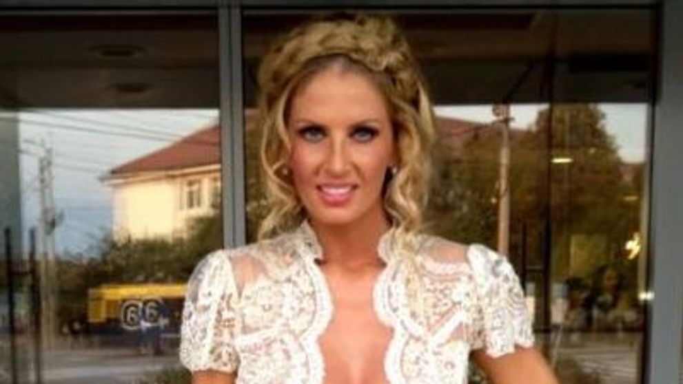 Andreea Banica, alegeri vestimentare indraznete. Cele mai decoltate aparitii: FOTO