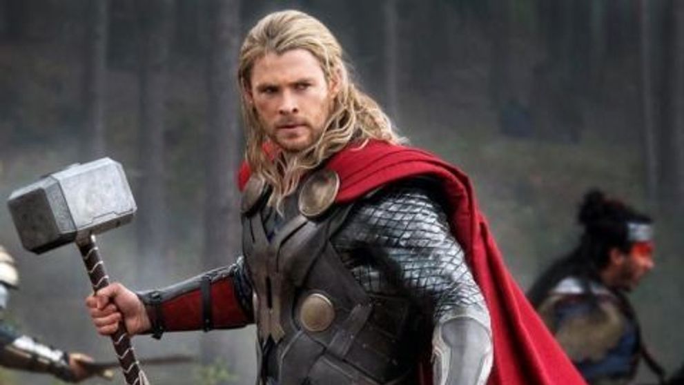 De nerecunoscut! Cum arată Chris Hemsworth la debut