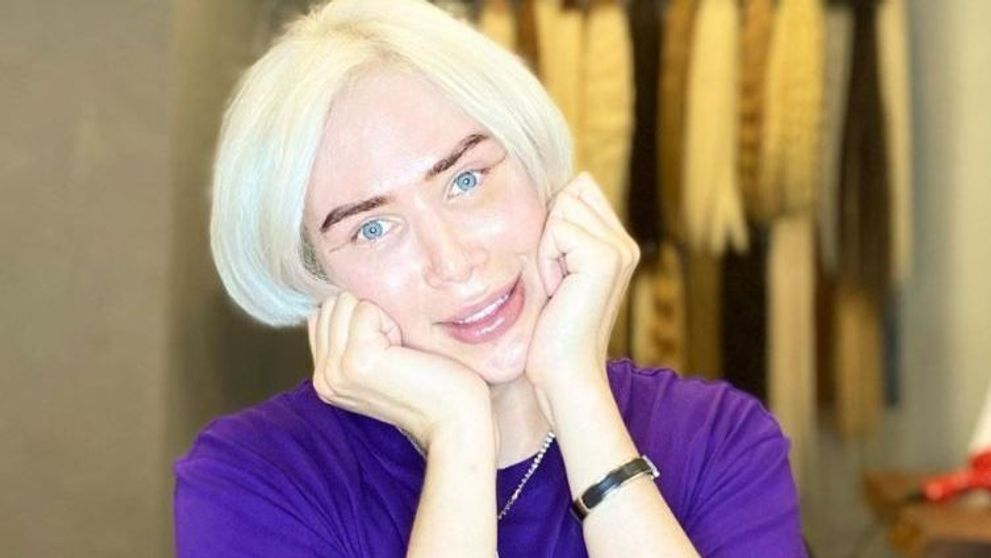 Un tânăr de 31 de ani a trecut prin 18 operații estetice, dorindu-și o asemănare cu idolul său