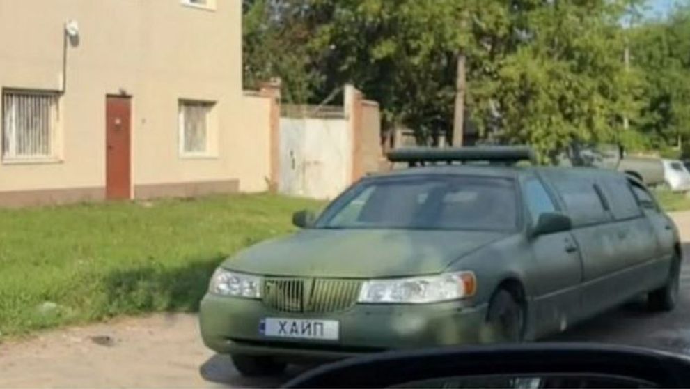 Un ucrainean și-a transformat limuzina într-un vehicul militar. Ce reacții a stârnit