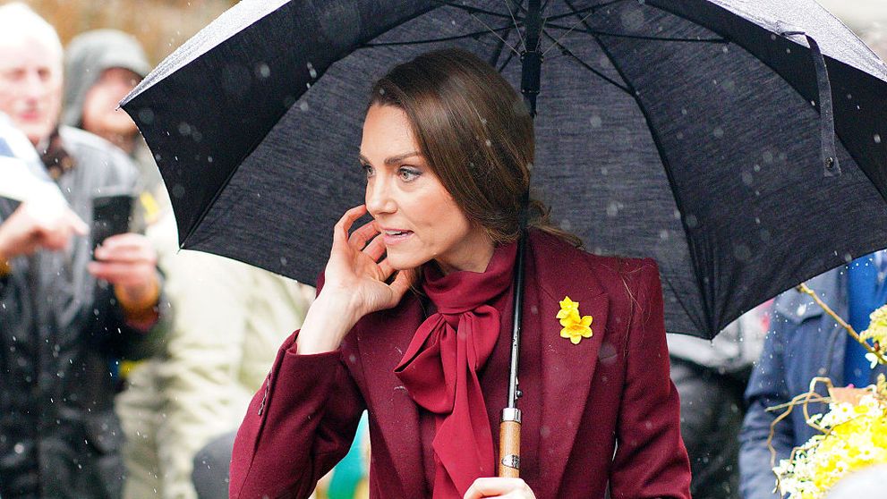 Gestul făcut de Kate Middleton când un bărbat s-a apropiat și i-a cerut un autograf: „Nu pot să semnez, îmi pare foarte rău. Pot însă să…” VIDEO