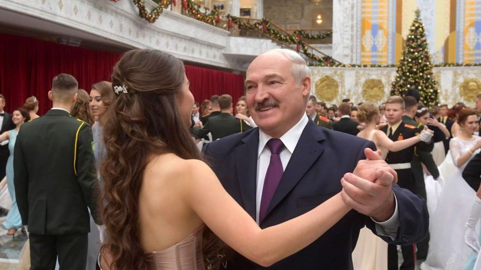 La numai 22 de ani, iubita dictatorului Lukașenko a ajuns parlamentar! Cum arată tânăra care a câștigat Miss Belarus