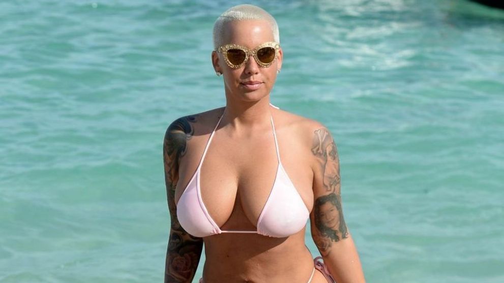 Cu sprancenele blonde e o cu totul alta persoana. Nimeni nu a recunoscut-o pe Amber Rose in cea mai bizara imagine
