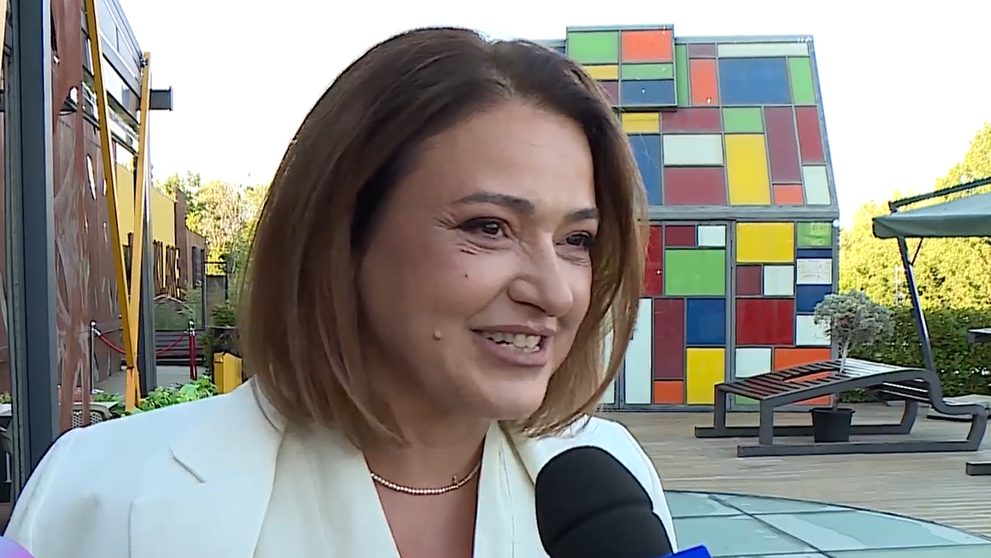 Care vedetă face 10 ore de sport pentru o amandină? Ce înseamnă cifra 10 pentru celebrități precum Cristina Bâtlan, Jojo sau Roxana Nemeș