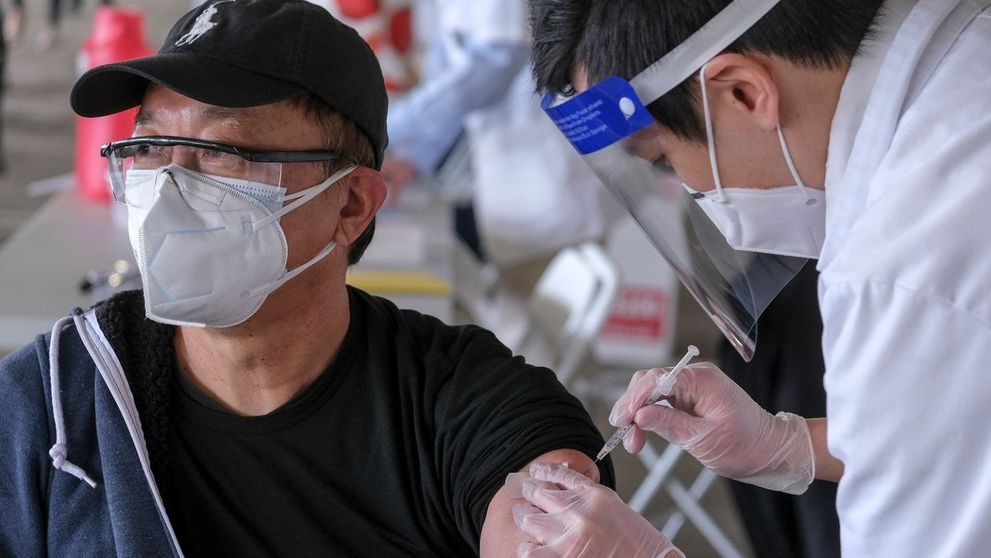 Specialiștii au găsit cauza cheagurilor de sânge care apar după vaccinul anti-Covid. Ce soluție au