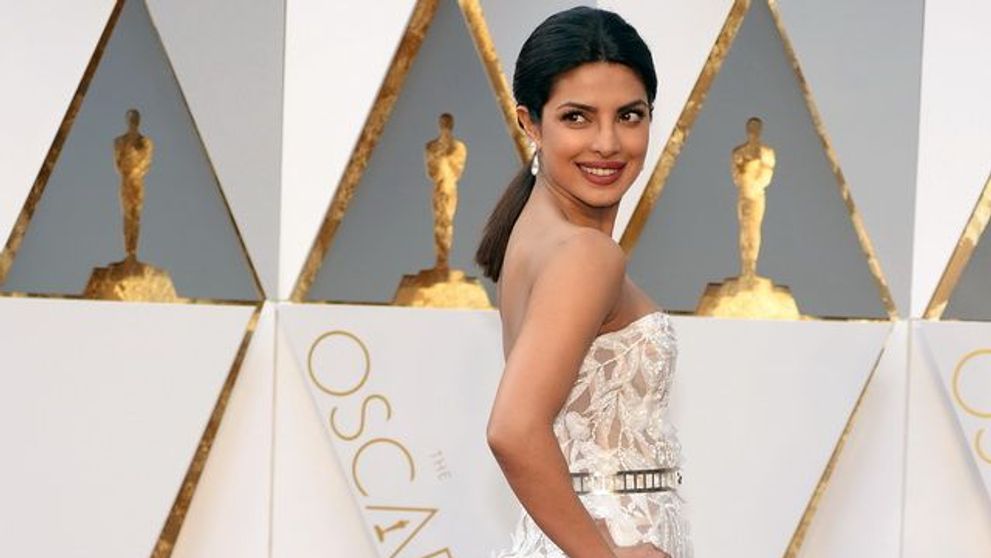 A purtat bijuterii in valoare de 8 milioane de dolari. Aparitia cu care Priyanka Chopra a facut senzatie la Oscar