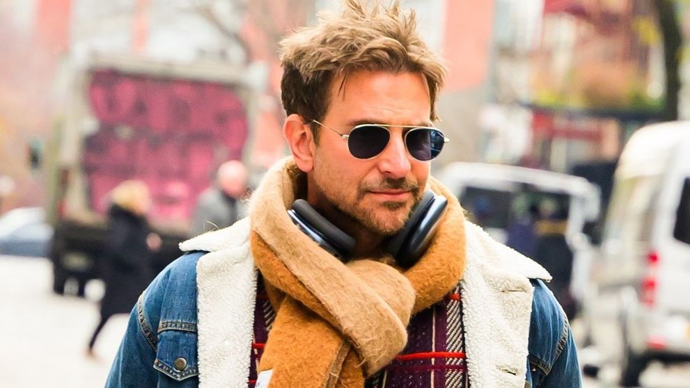 Criza vârstei mijlocii lovește puternic! După operațiile estetice controversate, Bradley Cooper a apărut vopsit cu șuvițe blonde