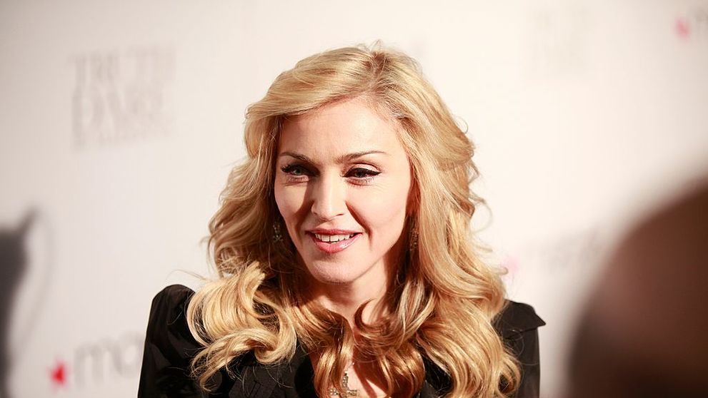 Cine este actrița care ar putea să o joace pe Madonna într-un film biografic. Asemănarea dintre cele două este uimitoare