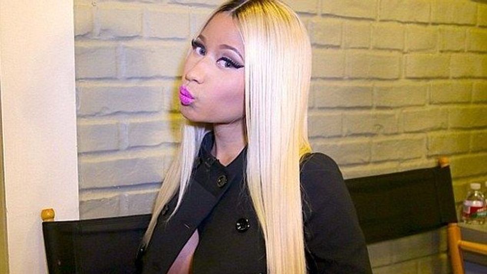 Nicki Minaj, cu sanii la vedere pe strada. Toti au facut ochii mari cand au vazut cat de indecent s-a imbracat cantareata - FOTO