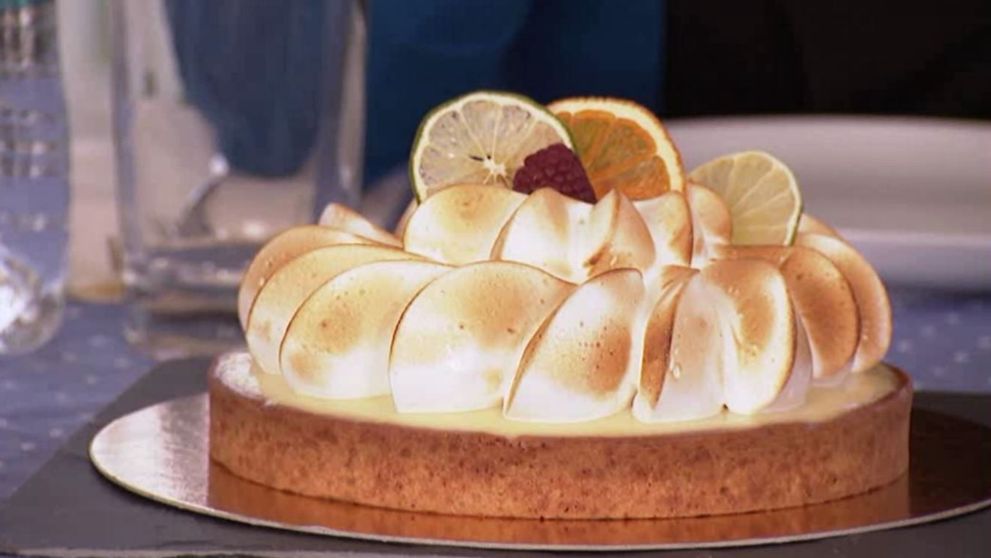 Te-a impresionat tarta de lamaie cu bezea? Afla cum o poti prepara la tine acasa