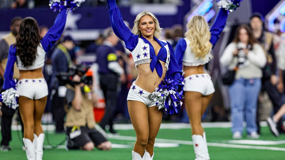 Ce salariu are o majoretă de la Dallas Cowboys. E plătita cu ora la antrenamente și o sumă fixă pentru fiecare meci
