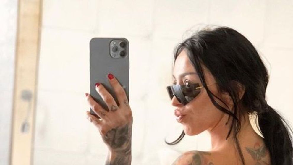 Ruby, imagini incendiare pe Instagram! Artista s-a fotografiat în baie, imediat după ce a făcut duș