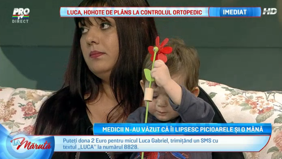 Luca are nevoie de ajutor. S-a nascut cu jumatati de picioare si fara o mana, iar parintii nu au bani pentru proteze