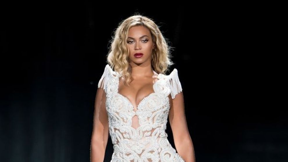Incident de cosmar pentru Beyonce, pe scena. Ce i-a facut un fan cantaretei in timpul spectacolului