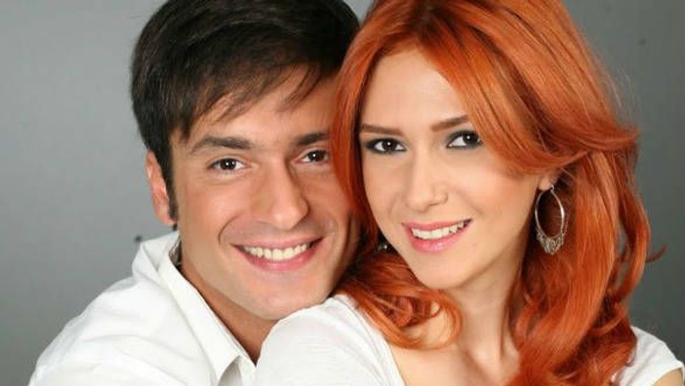 Au pozat aproape nud. Cele mai sexy poze cu Adela Popescu si Radu Valcan