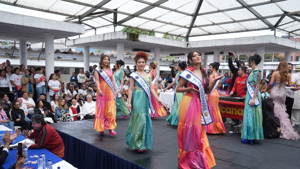 Concurs de Miss într-o închisoare din Columbia! Cum au defilat cele 16 deținute pe podium