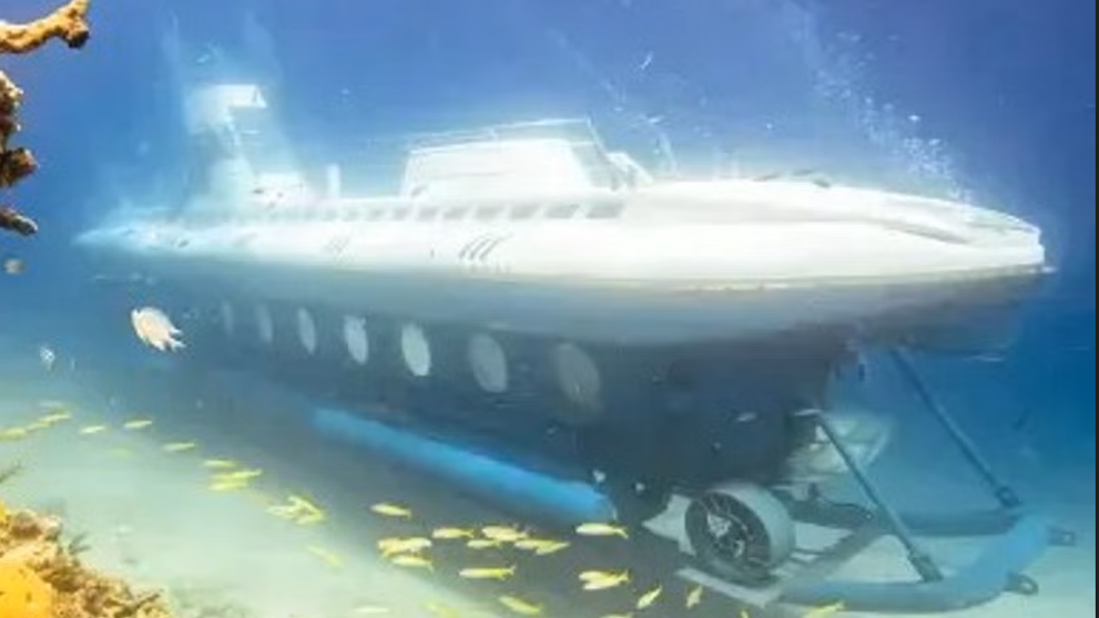 Un turist a filmat momentul horror când submarinul Sindbad se cufundă cu trapa încă deschisă: ”Unii au reușit să înoate, alții - nu!”. Imagini de la tragedia din Hurghada, Egipt