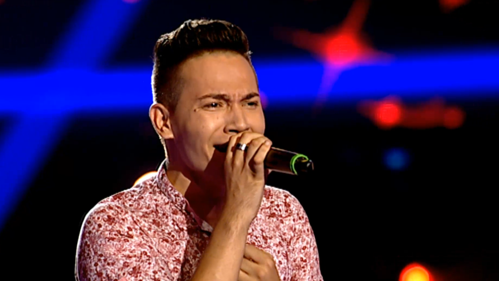 De la The Voice UK, la Vocea Romaniei. Rar auzi o voce ca a lui. Smiley, Moga si Tudor au intors in acelasi timp scaunele