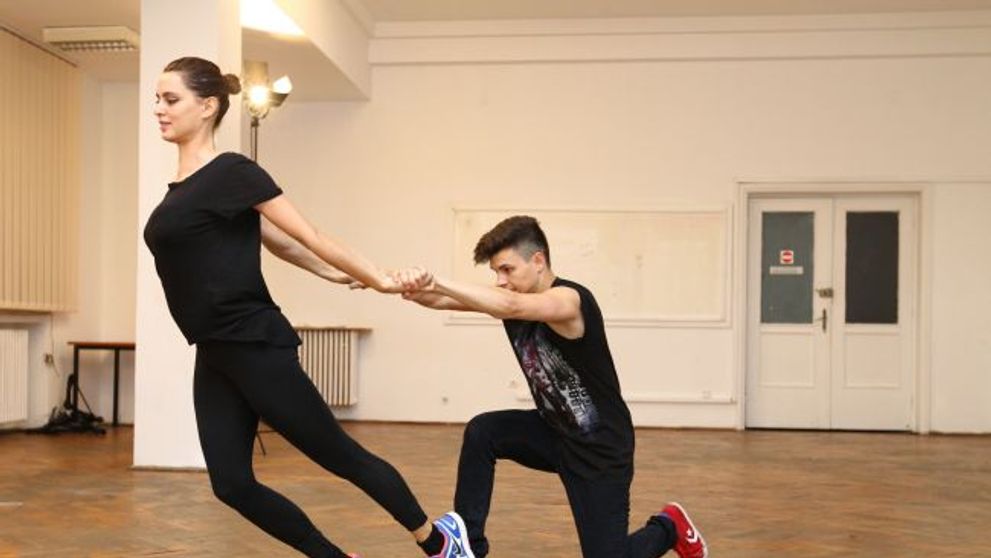 Catrinel Menghia danseaza pentru un caz umanitar, vineri, de la 20.30, in marea finala de la 