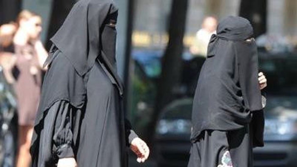 Trei femei, arestate in fata Catedralei Notre Dame! Afla de ce!