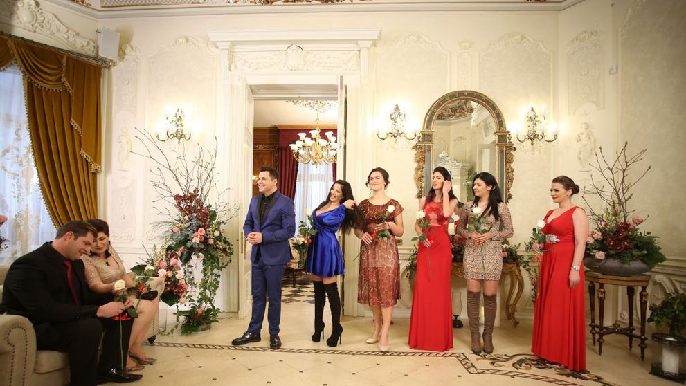 Baietii incep sa-si cunoasca pretendentele ASTAZI, la Ma insoara mama!. 