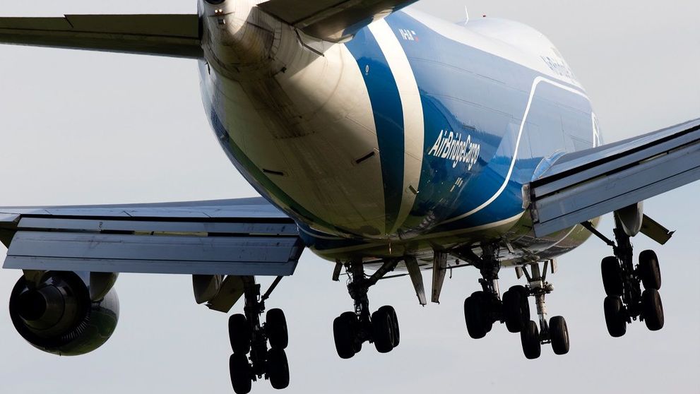 Pasager clandestin pe o cursă Johannersburg-Amsterdam. Cum a supraviețuit peste 8 ore pe roata avionului