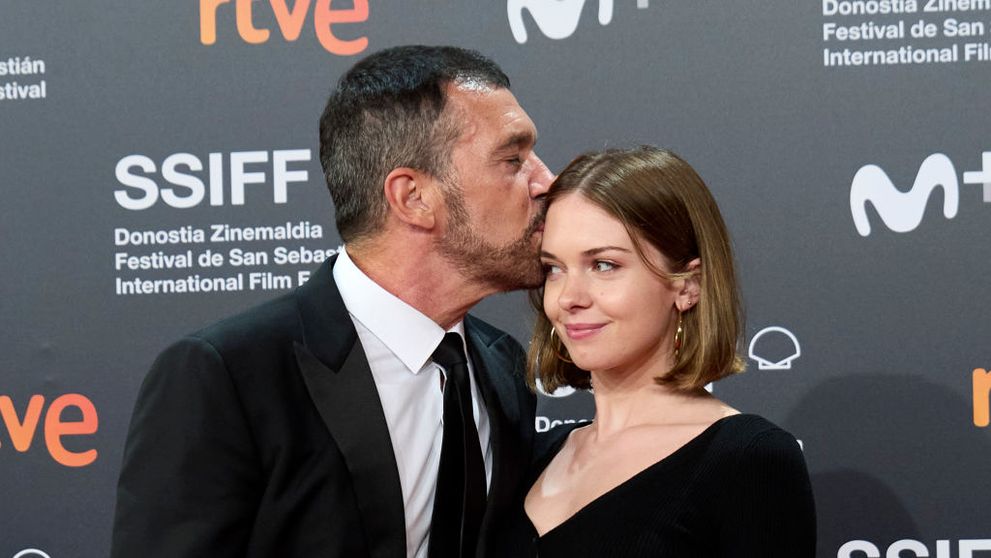 Stella Banderas se căsătorește! Fiica lui Antonio Banderas și-a arătat inelul de logodnă primit de la iubitul ei, Alex Gruszynski, pe care îl cunoaște din copilărie